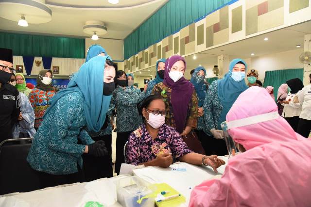 TP-PKK Jatim Gelar 1.500 Rapid Test Masal Gratis bagi Warga Malang