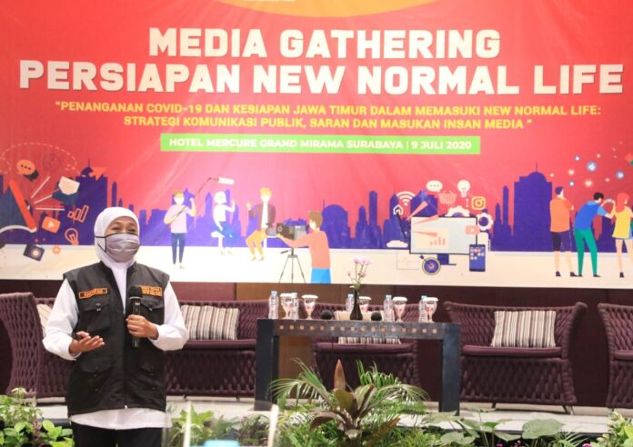 Gubernur Khofifah Ajak Media Lebih Masif Sosialisasikan Protokol Kesehatan