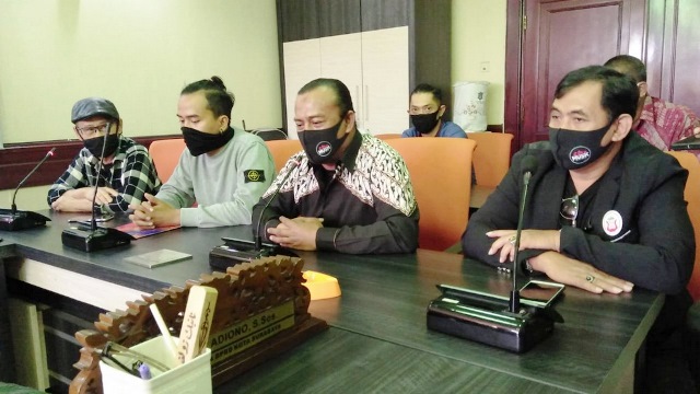 DPRD Surabaya ‘Disambati’ Musisi dan Pekerja Hiburan se Surabaya soal Perwali 33 tahun 2020