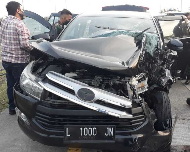 Mobil Ajudan Kapolda Kecelakaan