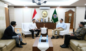 Pertemuan dengan Ketua Umum Kadin, Menteri AHY Bahas Peluang Sinergi dalam Membangun Ekonomi Indonesia Pertemuan dengan Ketua Umum Kadin, Menteri AHY Bahas Peluang Sinergi dalam Membangun Ekonomi Indonesia