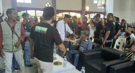 H Abdul Ghofur Hadiri Deklarasi Relawan KOMPAK, Mantapkan Langkah Menuju Kemenangan di Pilkada Lamongan 2024