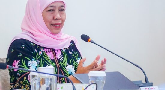 Khofifah : Kunci Kepemimpinan Transformatif di Deep Talks Unair