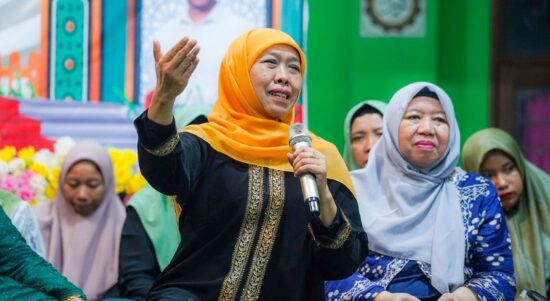 Maulidurrosul di Ponpes Sabilul Muttaqien Mojokerro, Khofifah Ajak Santri Sambut Indonesia Emas 2045 dengan Akhlak Mulia