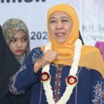 Khofifah Terima Naskah Quran Kuno di Deklarasi Akromy Jatim