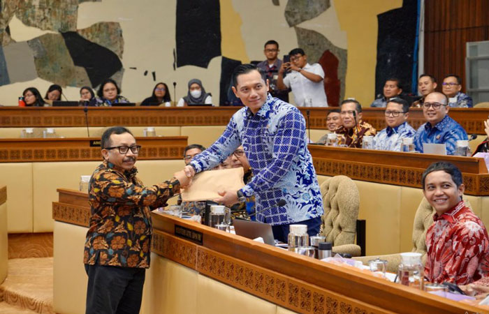 Komisi II DPR RI Setujui Pagu Anggaran Kementerian ATRBPN Tahun 2025 Rp6,4 Triliun, Menteri AHY Alokasi untuk Lanjutkan Program Reforma Agraria