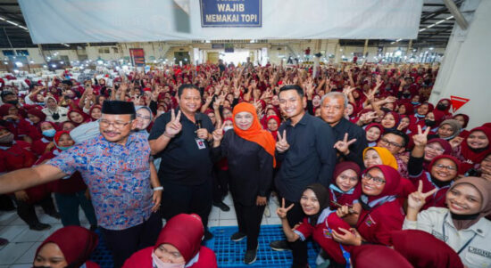 Mantap Pilih Khofifah, Pekerja MPS Tuban Dukung Gubernur Peduli Industri SKT!