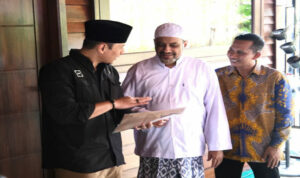 Menteri Agraria dan Tata RuangKepala Badan Pertanahan Nasional (ATRBPN), Agus Harimurti Yudhoyono (AHY) menyerahkan 52 Sertipikat