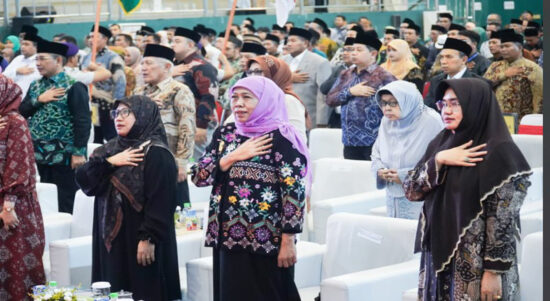 Silaturahmi dengan Kiai, Khofifah Buka Hari Pertama Kampanye di Pengukuhan Dr HC KH Zulfa