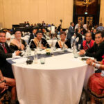 Tandatangani Lukisan untuk Sampul Buku ‘Cerita Tanah Ulayat Hari Ini’, Menteri AHY: Terus Perjuangkan Hak dan Kesejahteraan Masyarakat Adat Tandatangani Lukisan untuk Sampul Buku ‘Cerita Tanah Ulayat Hari Ini’, Menteri AHY: Terus Perjuangkan Hak dan Kesejahteraan Masyarakat Adat