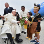 Khofifah Sambut Hangat Paus Fransiskus di Indonesia,Momen Bersejarah untuk Pererat Persatuan Antarumat Beragama Khofifah Sambut Hangat Paus Fransiskus di Indonesia,Momen Bersejarah untuk Pererat Persatuan Antarumat Beragama