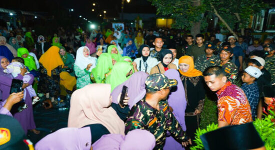 Khofifah Jatim Pertama yang Sahkan Perda dan Pergub Pesantren di Pengajian Hari Santri di Blitar