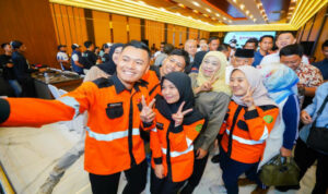Khofifah Temui Pekerja PO Bus Bagong, Janji Transportasi Umum Aman dan Nyaman untuk Warga Jatim