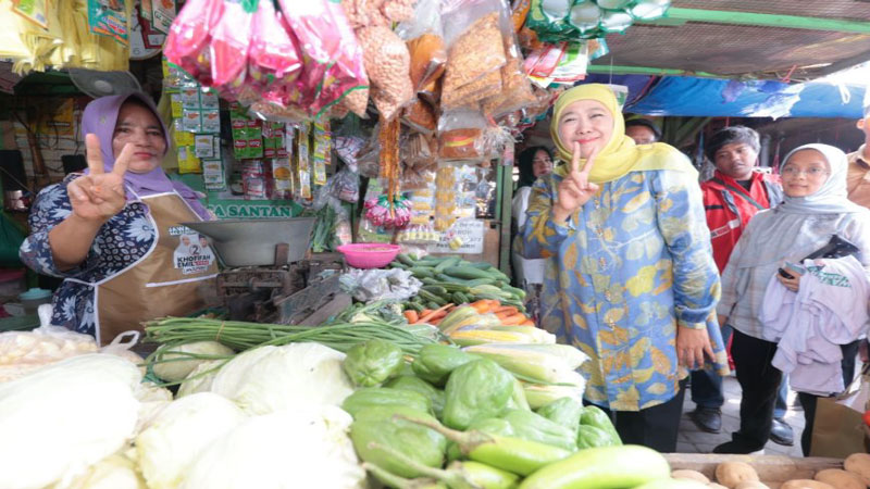 Sambang Pasar Sepanjang, Khofifah Dukung Inovasi Petani untuk Tingkatkan Kualitas Buah