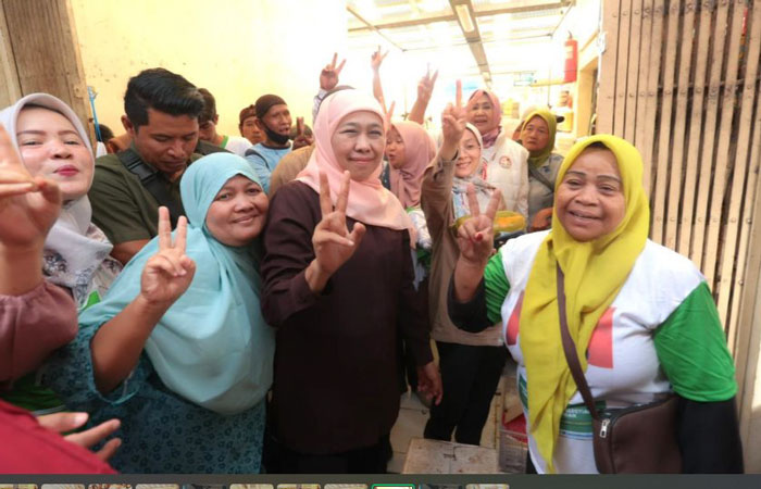 Pedagang Pasar Purwosari Curhat Sepinya Pembeli, Khofifah Literasi Digital Kunci Solusi