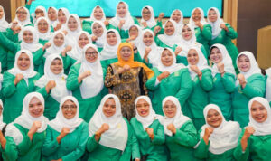 Berperan Besar Membangun Bangsa, Khofifah Dianugerahi Tokoh Inspiratif oleh Fatayat NU Jatim