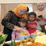 Hangat dan Penuh Suka Cita, Khofifah Rayakan Hari Disabilitas dengan Tumpengan dan Berbagi Pengalaman Hangat dan Penuh Suka Cita, Khofifah Rayakan Hari Disabilitas dengan Tumpengan dan Berbagi Pengalaman