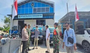 Kapolsek Tikung Bersama Camat Awasi Distribusi MBG ke 23 Sekolah di Lamongan Kapolsek Tikung Bersama Camat Awasi Distribusi MBG ke 23 Sekolah di Lamongan