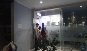 Polsek Tikung Gencarkan Patroli Obvit Malam Hari, Antisipasi 4C dan Jaga Situasi Kondusif Polsek Tikung Gencarkan Patroli Obvit Malam Hari, Antisipasi 4C dan Jaga Situasi Kondusif