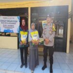 Ratusan Sak Beras Murah Diserbu Warga Lamongan di Polsek Tikung Ratusan Sak Beras Murah Diserbu Warga Lamongan di Polsek Tikung