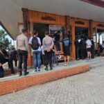 Kapolsek Tikung Kawal Nobar Persela vs Deltras Kapolsek Tikung Kawal Nobar Persela vs Deltras