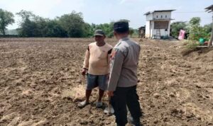Patroli Humanis Polsek Tikung Dorong Swasembada Pangan Lewat Program P2B di Lamongan