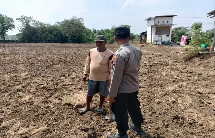 Patroli Humanis Polsek Tikung Dorong Swasembada Pangan Lewat Program P2B di Lamongan