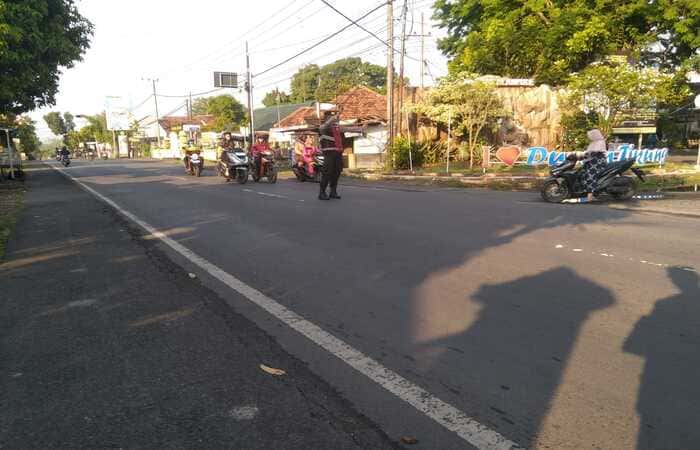 Polsek Tikung Turun ke Jalan Sejak Pukul Enam, Pastikan Arus Pagi Lancar