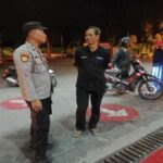 Lamongan Aman, Polsek Tikung Gelar Patroli Obvit Anggota Polsek Tikung melakukan patroli malam menggunakan kendaraan dinas di sekitar BRI dan SPBU untuk menjaga keamanan warga Lamongan pasca meningkatnya kewaspadaan nasional.