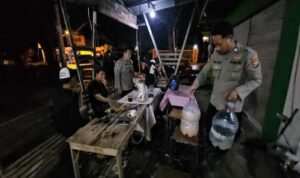 Polsek Tikung Amankan 20 Liter Miras Jenis Toak Polsek Tikung Amankan 20 Liter Miras Jenis Toak