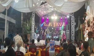 Polsek Tikung Kawal Hiburan Elektune di Dukuhagung Aparat mengamankan jalannya hiburan elektune pada hajatan di Dusun Kacangan, Lamongan