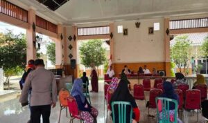 Polsek Tikung Turut Pantau Penyaluran PKH