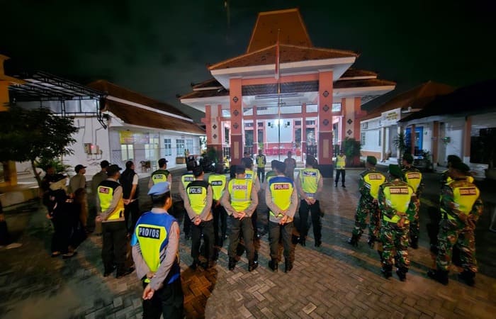 Apel Gabungan Siaga Malam Tahun Baru 2026 di Pendopo Kecamatan Tikung Lamongan