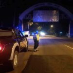 Petugas Polsek Tikung melakukan Patroli Blue Light di jalur perbatasan wilayah Kecamatan Tikung, Lamongan