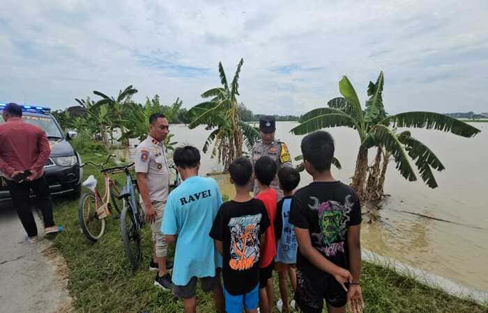 Polsek Tikung Pantau Waduk Meluap, Lahan Pertanian Tikung Terendam