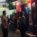 SPBU Tikung Petugas Polsek Tikung melakukan patroli malam di objek vital perbankan dan SPBU saat libur akhir tahun di Lamongan