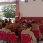 Ipda Andi Nurcahya mewakili Kapolsek Tikung saat Rakor kamtibmas jelang Tahun Baru 2026 di Pendopo Kecamatan Tikung