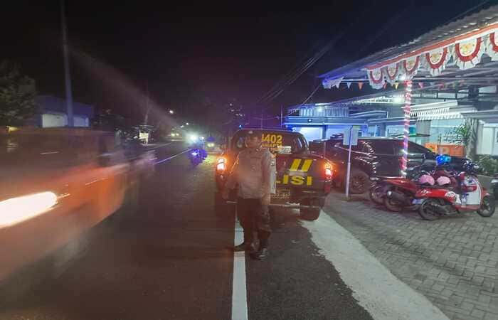 Patroli Blue Light Polsek Tikung memantau situasi kamtibmas di jalur rawan pada dini hari
