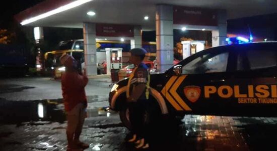 Patroli malam Polsek Tikung di SPBU untuk mencegah kejahatan 3C