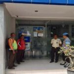 Petugas Polsek Tikung melakukan patroli presisi di SPBU Tikung untuk mencegah kejahatan 4C