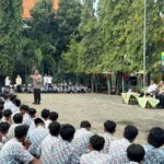 Polsek Tikung Tekankan Etika Digital dalam Sosialisasi di SMPN 1 Tikung Sosialisasi penggunaan HP dan media sosial bijak oleh Polres Lamongan di SMPN 1 Tikung