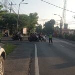 Commander Wish Polsek Tikung Lamongan, Polisi Atur Lalin di Simpang Tiga Petugas Polsek Tikung atur lalu lintas pagi di Simpang Pule Lamongan