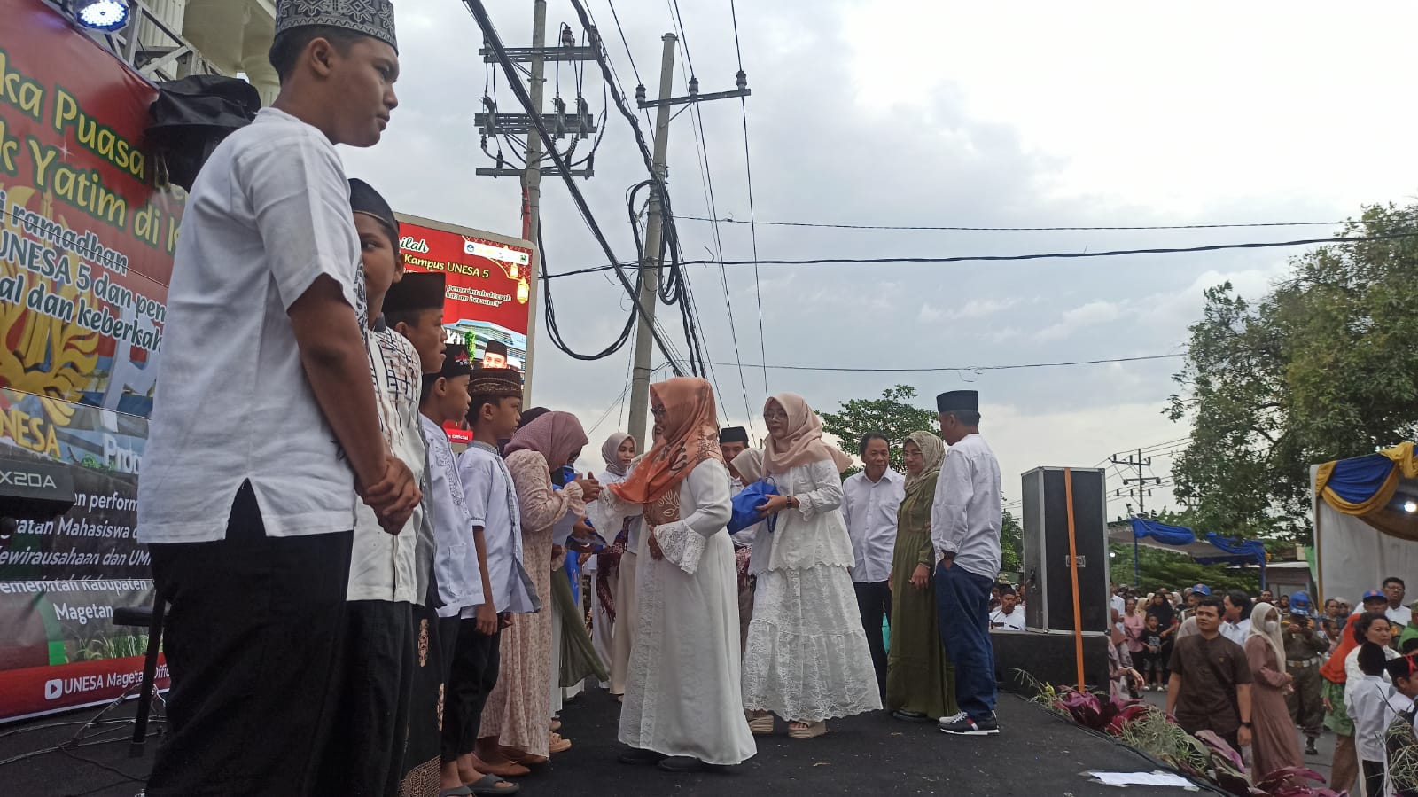 Merajut Berkah di Magetan, UNESA 5 Tebar 5.000 Takjil dan Santuni Ratusan Anak Yatim