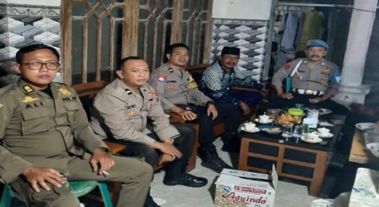 Pengamanan hiburan elektune pernikahan di Tikung Lamongan oleh aparat gabungan