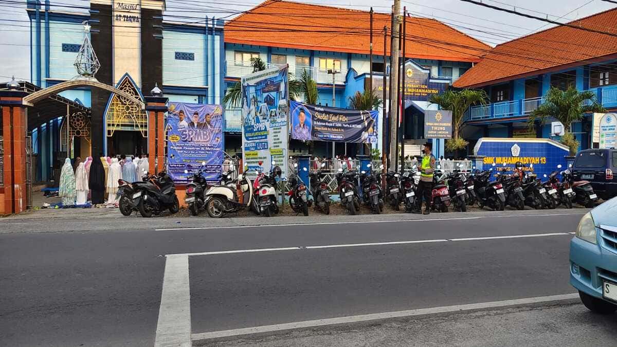 Polsek Tikung Amankan Sholat Idul Fitri di Lamongan, 200 Jamaah Kondusif