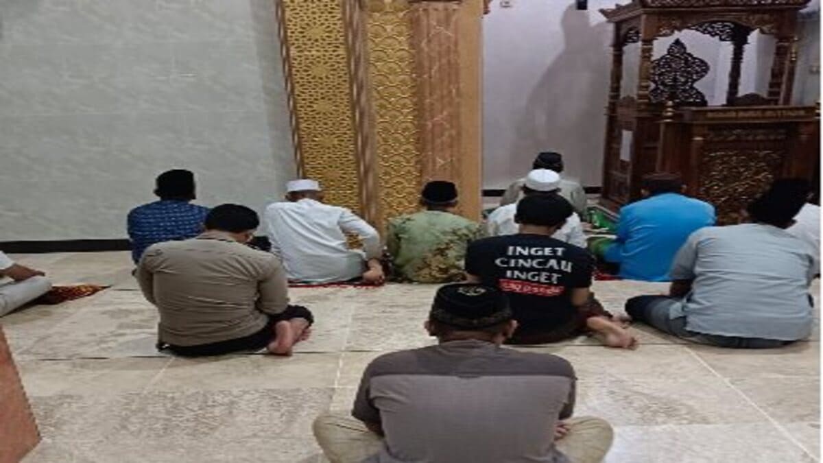 Polsek Tikung Patroli Subuh Antisipasi Curanmor di Masjid