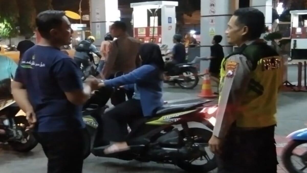 Polsek Tikung Gelar Patroli Obvit Malam Hari, Cegah Kejahatan 4C di Lamongan