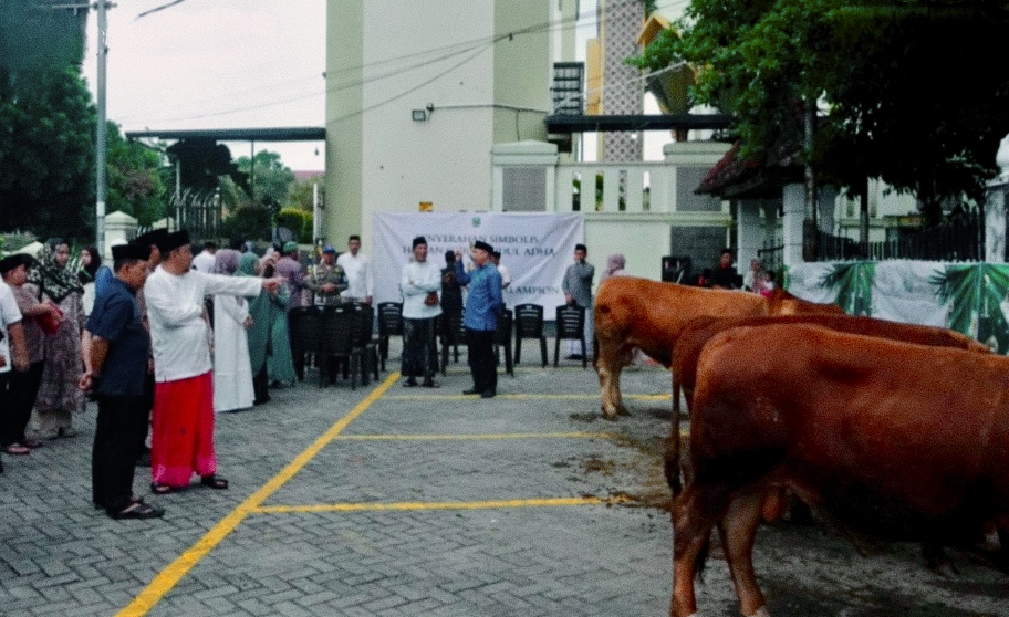 Qurban Tanpa Plastik, Masjid Agung Baitussalam Magetan Pilih Daun Jati dan Besek untuk Syiar Iduladha