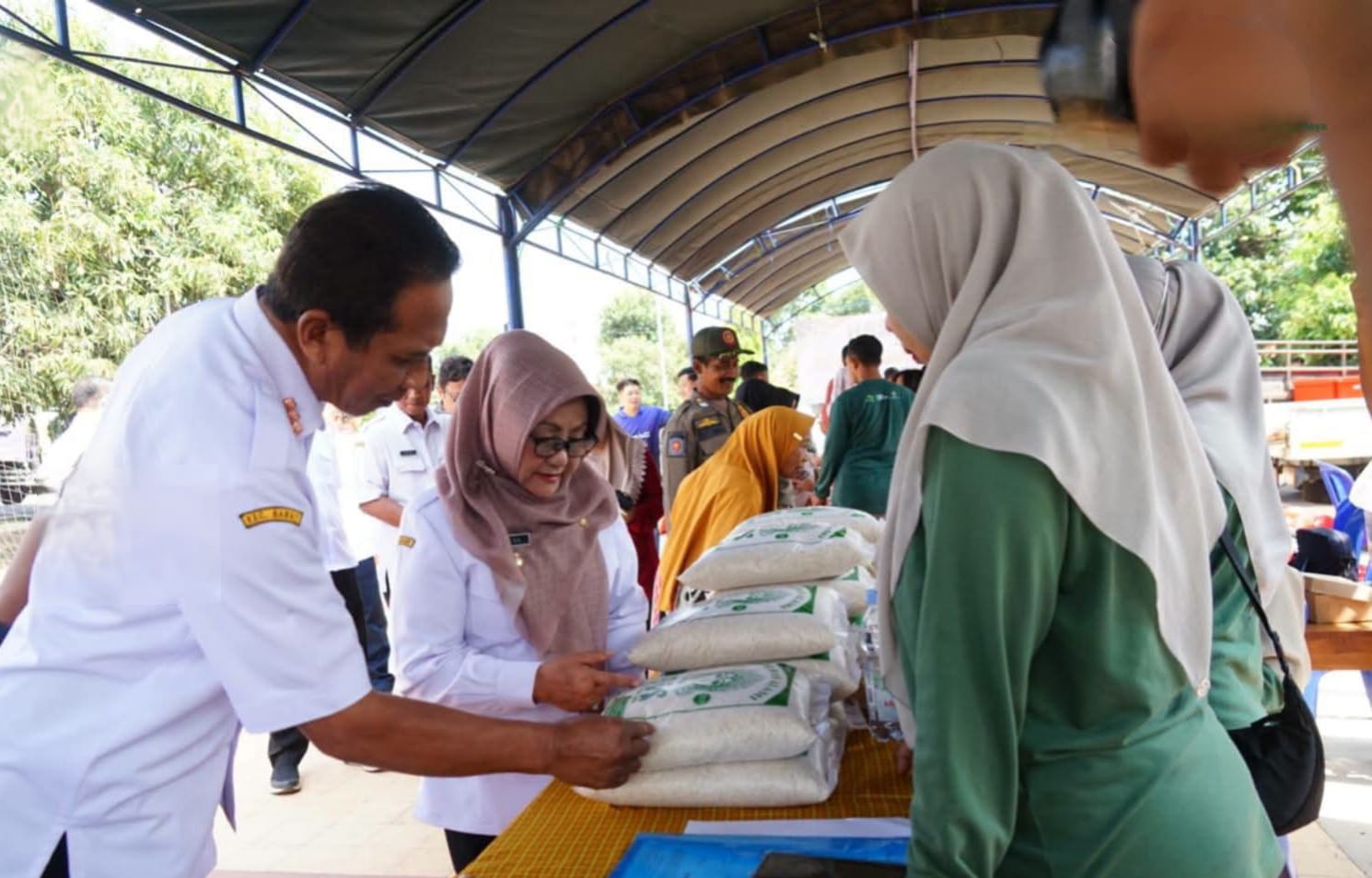 Tekan Inflasi dan Bantu Warga, Bupati Magetan Tinjau Pasar Murah Hari Jadi ke-351 di Desa Turi